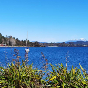 Kea by the Lake, Te Anau